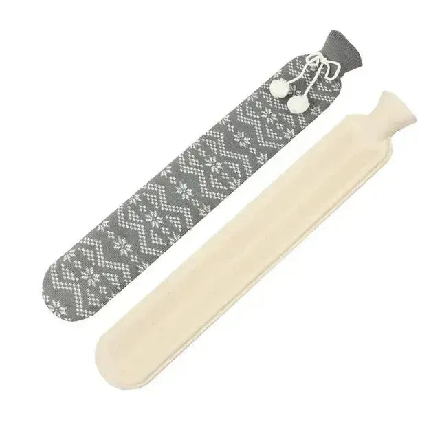 Bouillotte Longue avec Housse Tricotée 2 Litres - Soulage Cou, Dos & Lombaires